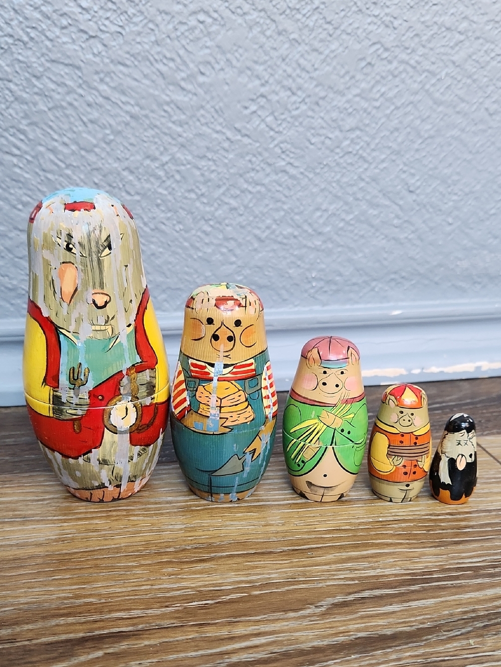 5 pc Wolf & 3 Pigs Wooden Nesting Dolls